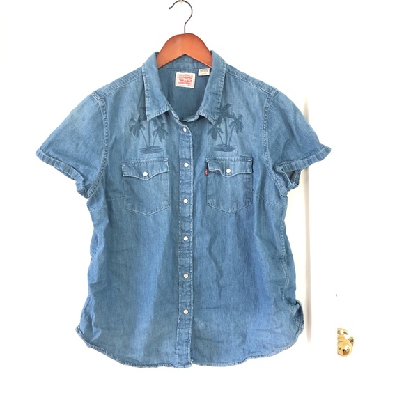 Levi's Tops - Levi's Western Pearl Snap short sleeve denim shirt